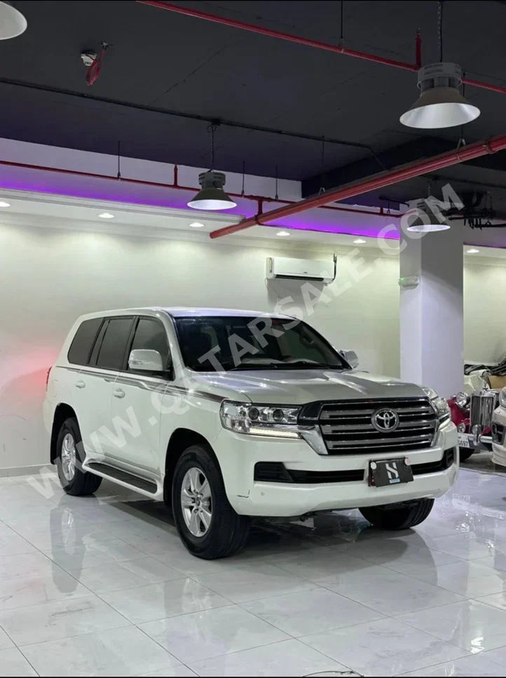 Toyota  Land Cruiser  GXR  2020  Automatic  199,000 Km  6 Cylinder  Four Wheel Drive (4WD)  SUV  White