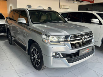 Toyota  Land Cruiser  VXR  2020  Automatic  127,000 Km  8 Cylinder  Four Wheel Drive (4WD)  SUV  Silver