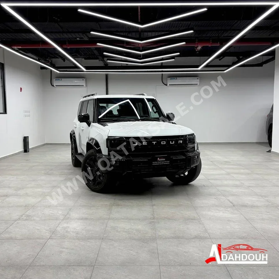 Jetour  T2  Luxury  2025  Automatic  24,000 Km  4 Cylinder  Four Wheel Drive (4WD)  SUV  White  With Warranty