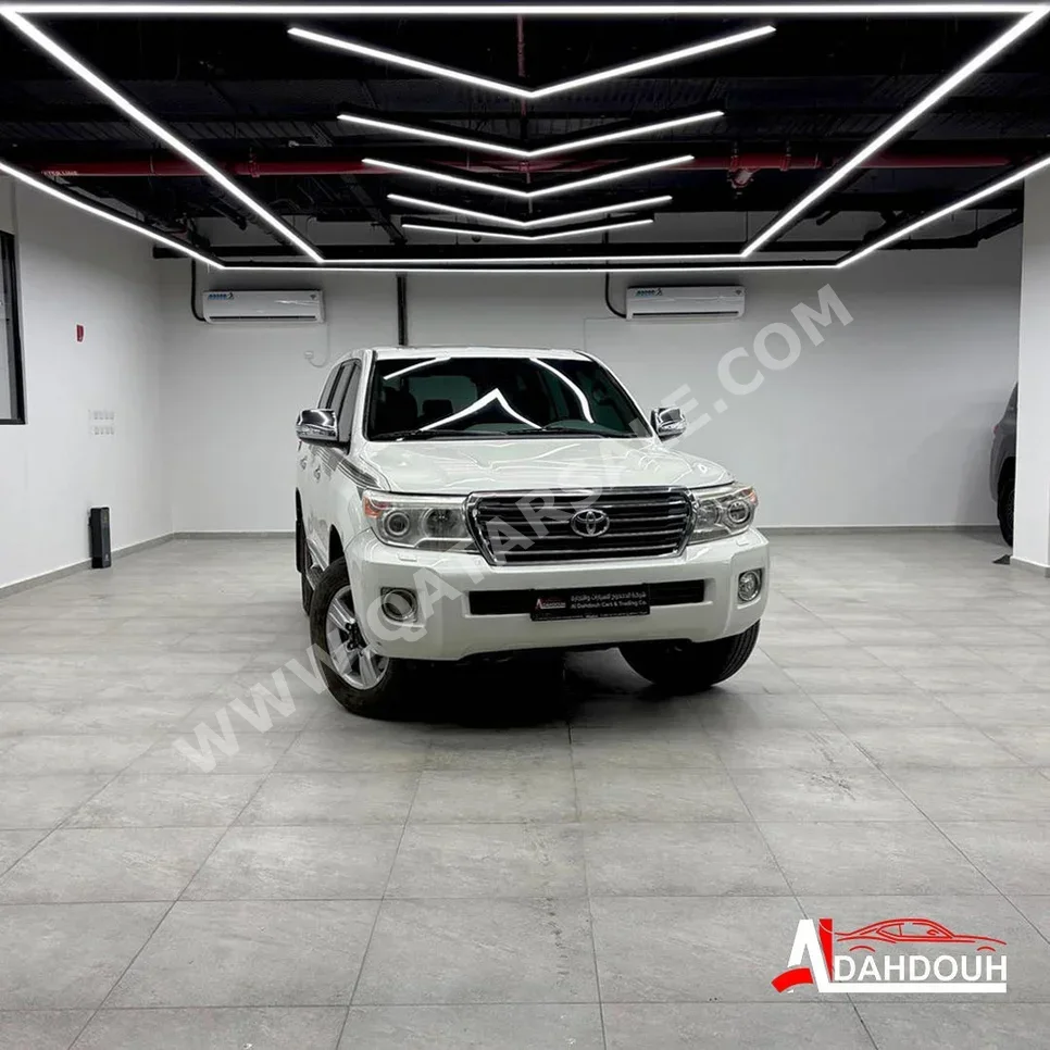 Toyota  Land Cruiser  GXR  2012  Automatic  444,000 Km  8 Cylinder  Four Wheel Drive (4WD)  SUV  Pearl