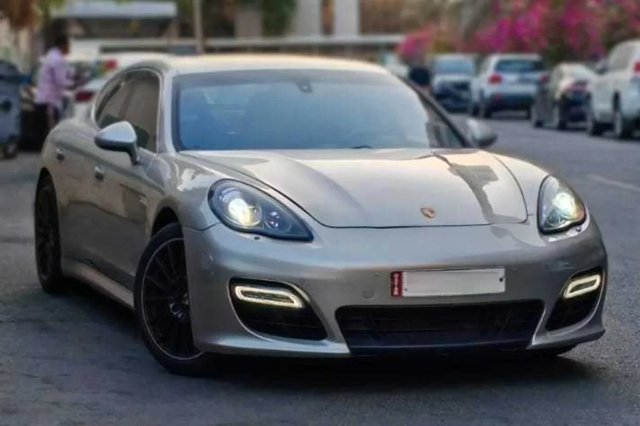 Porsche  Panamera  S  2012  Tiptronic  75,000 Km  8 Cylinder  Rear Wheel Drive (RWD)  Sedan  Silver