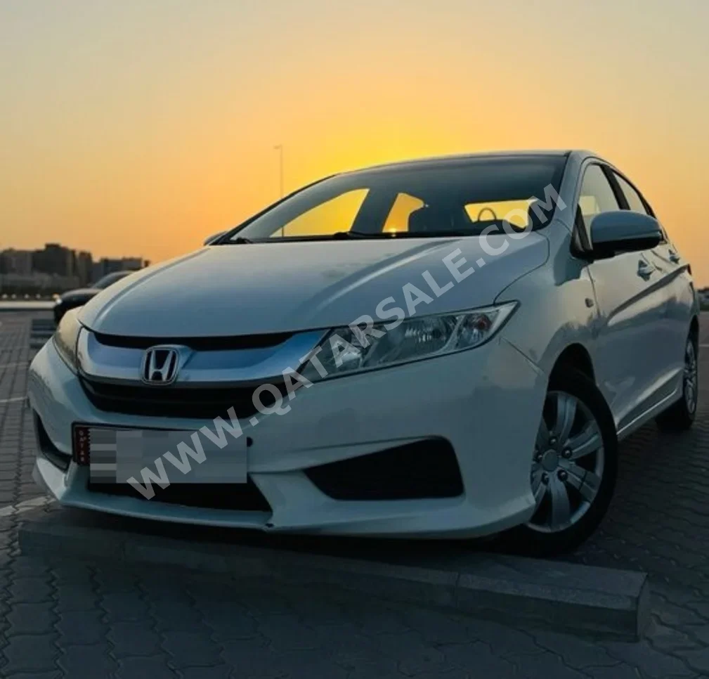هوندا  سيتي  2014  اوتوماتيك  218,500 كم  4 سلندر  سيدان  أبيض