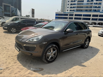 Porsche  Cayenne  S  2012  Automatic  152,000 Km  8 Cylinder  Rear Wheel Drive (RWD)  SUV  Gold