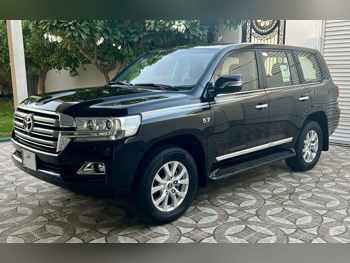 Toyota  Land Cruiser  VXR  2020  Automatic  24,000 Km  8 Cylinder  Four Wheel Drive (4WD)  SUV  Black