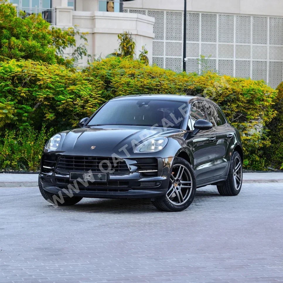 Porsche  Macan  2021  Automatic  48,000 Km  6 Cylinder  Four Wheel Drive (4WD)  SUV  Black  With Warranty