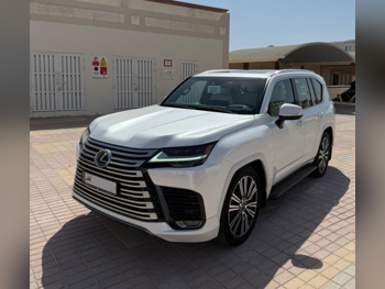 Lexus  LX  600 Luxury  2023  Automatic  45,000 Km  6 Cylinder  All Wheel Drive (AWD)  SUV  White  With Warranty
