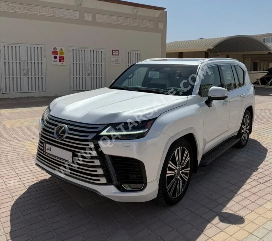 Lexus  LX  600 Luxury  2023  Automatic  45,000 Km  6 Cylinder  All Wheel Drive (AWD)  SUV  White  With Warranty