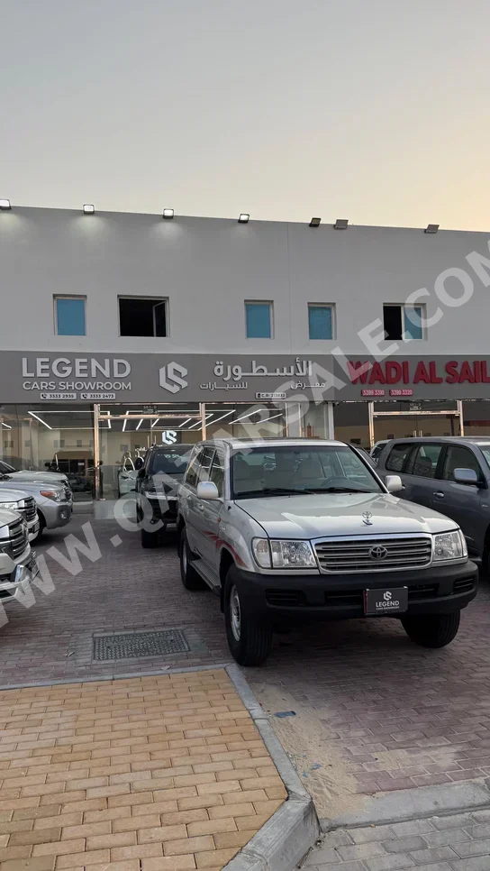 Toyota  Land Cruiser  GX  2004  Automatic  335,000 Km  6 Cylinder  Four Wheel Drive (4WD)  SUV  Silver