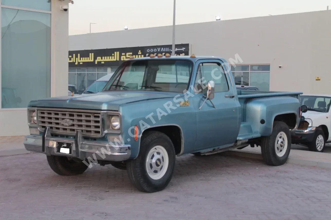 شفروليه  كلاسك  1976  عادي  40,000 كم  8 سلندر  دفع خلفي  بيكب  ازرق