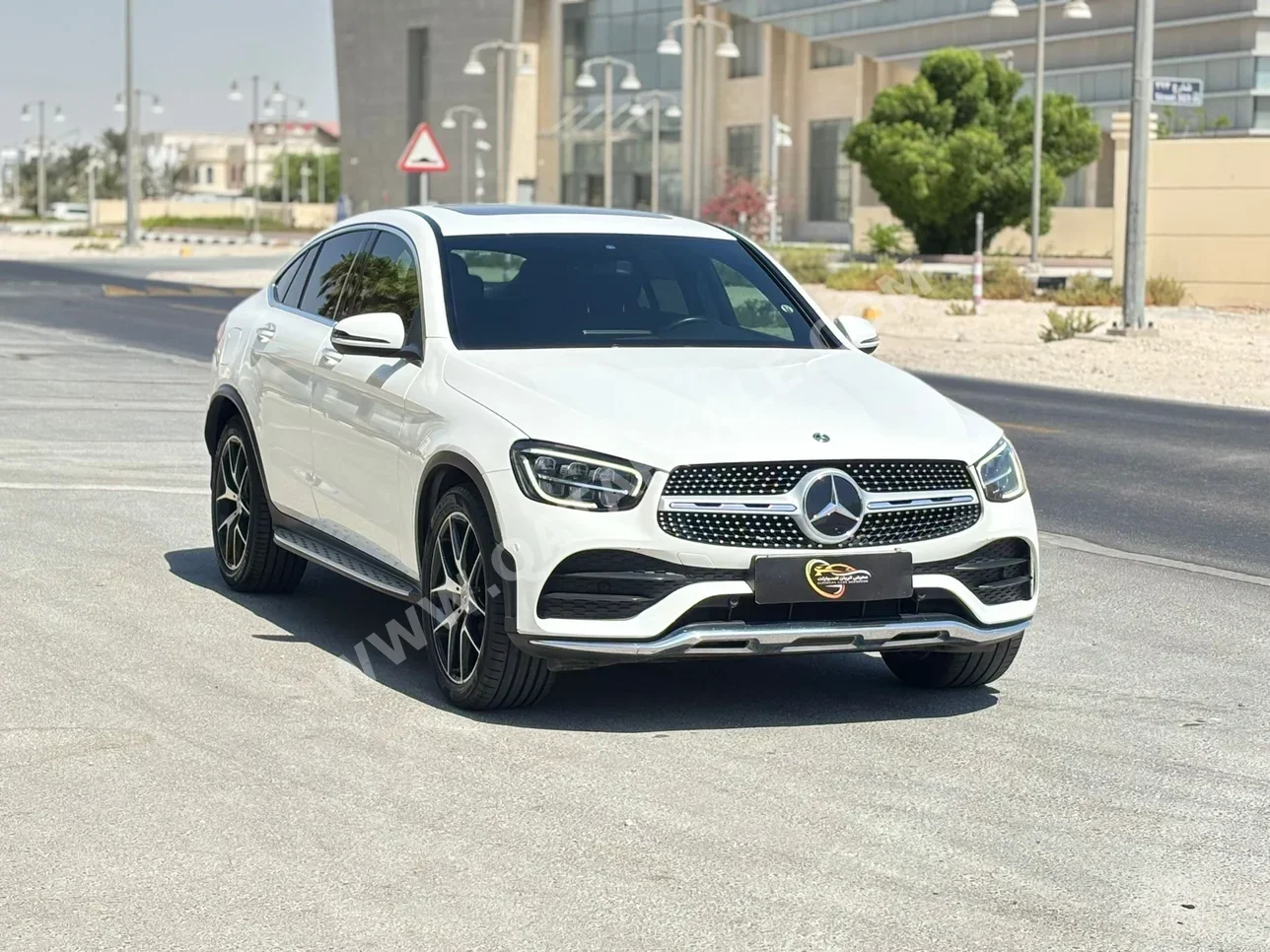 مرسيدس - بنز  جي ال سي  300  2021  اوتوماتيك  83,000 كم  4 سلندر  دفع رباعي  اس يو في  أبيض