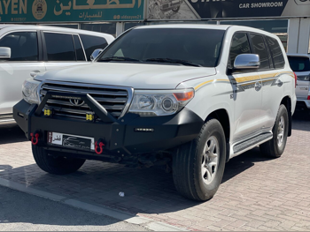 Toyota  Land Cruiser  VXR  2012  Automatic  335,000 Km  8 Cylinder  Four Wheel Drive (4WD)  SUV  White