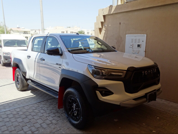 Toyota  Hilux  GR Sport  2025  Automatic  0 Km  6 Cylinder  Four Wheel Drive (4WD)  Pick Up  White  With Warranty