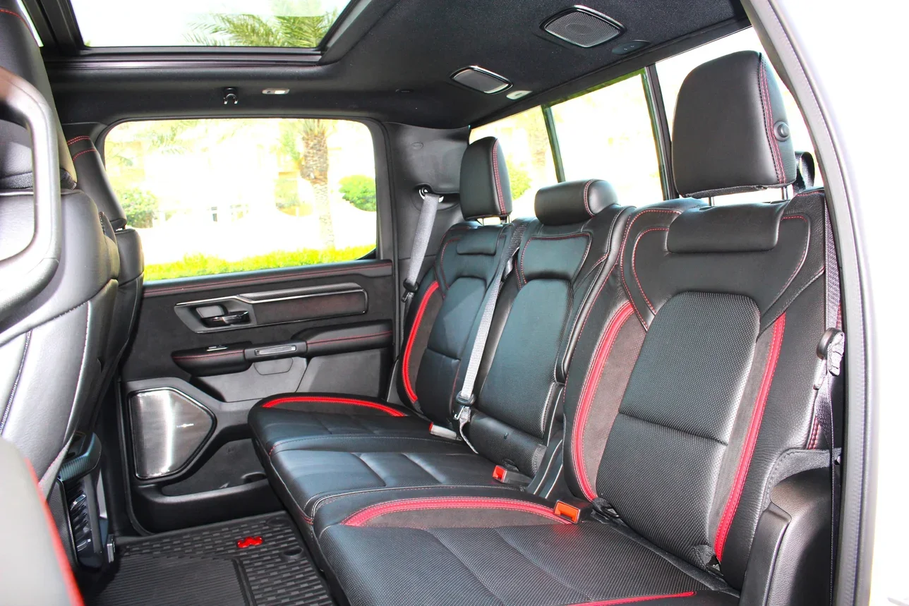 دودج  رام تي ار اكس  8 سلندر  بيك اب  أبيض  2023