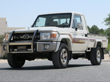 Toyota  Land Cruiser  LX  2020  Manual  135,550 Km  6 Cylinder  Four Wheel Drive (4WD)  Pick Up  White