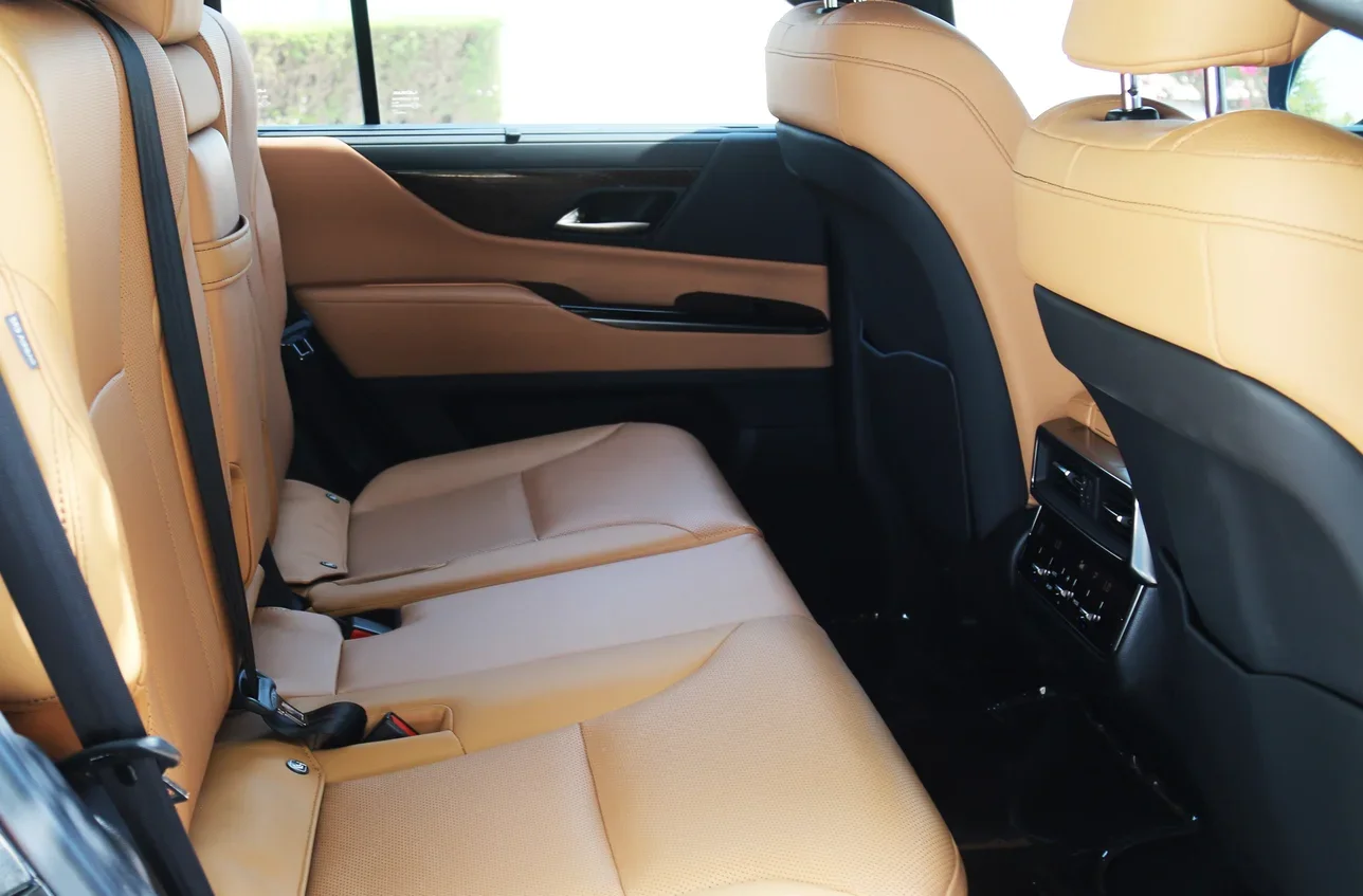 لكزس  ال اكس 600  6 سلندر  إس يو في 4 في 4  أسود  2023