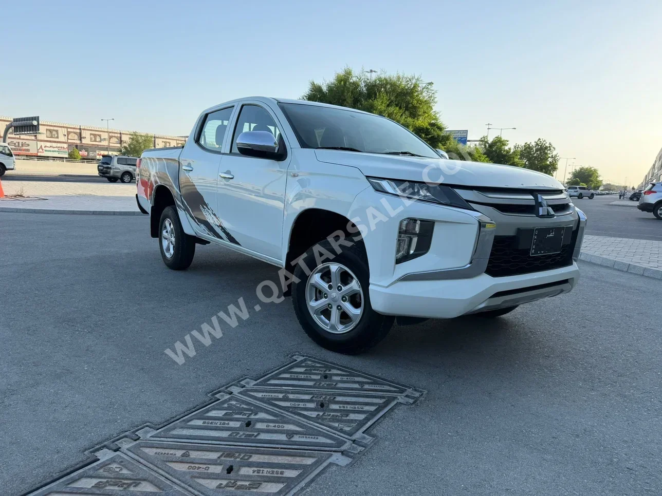 Mitsubishi  L 200  2020  Manual  140,000 Km  4 Cylinder  Four Wheel Drive (4WD)  Pick Up  White