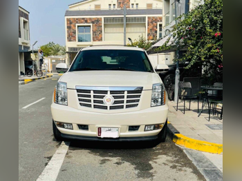 Cadillac Escalade 2014 Automatic 177,000 Km 8 Cylinder Four Wheel Drive (4WD) SUV White
