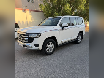 Toyota  Land Cruiser  GXR Twin Turbo  2023  Automatic  126,000 Km  6 Cylinder  Four Wheel Drive (4WD)  SUV  White  With Warranty