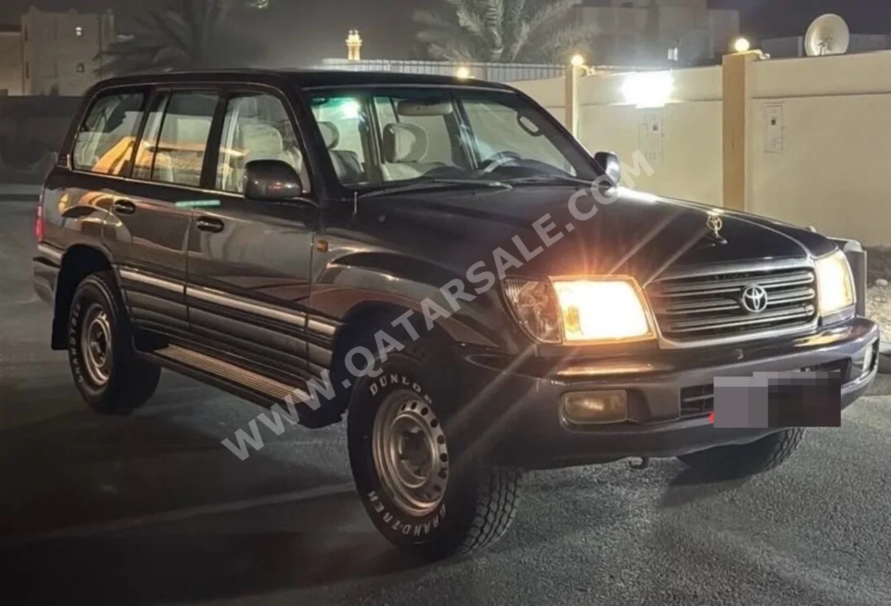 تويوتا  لاند كروزر  جي اكس ار  2003  اوتوماتيك  250,000 كم  6 سلندر  دفع رباعي  اس يو في  أزرق غامق  تحت الضمان