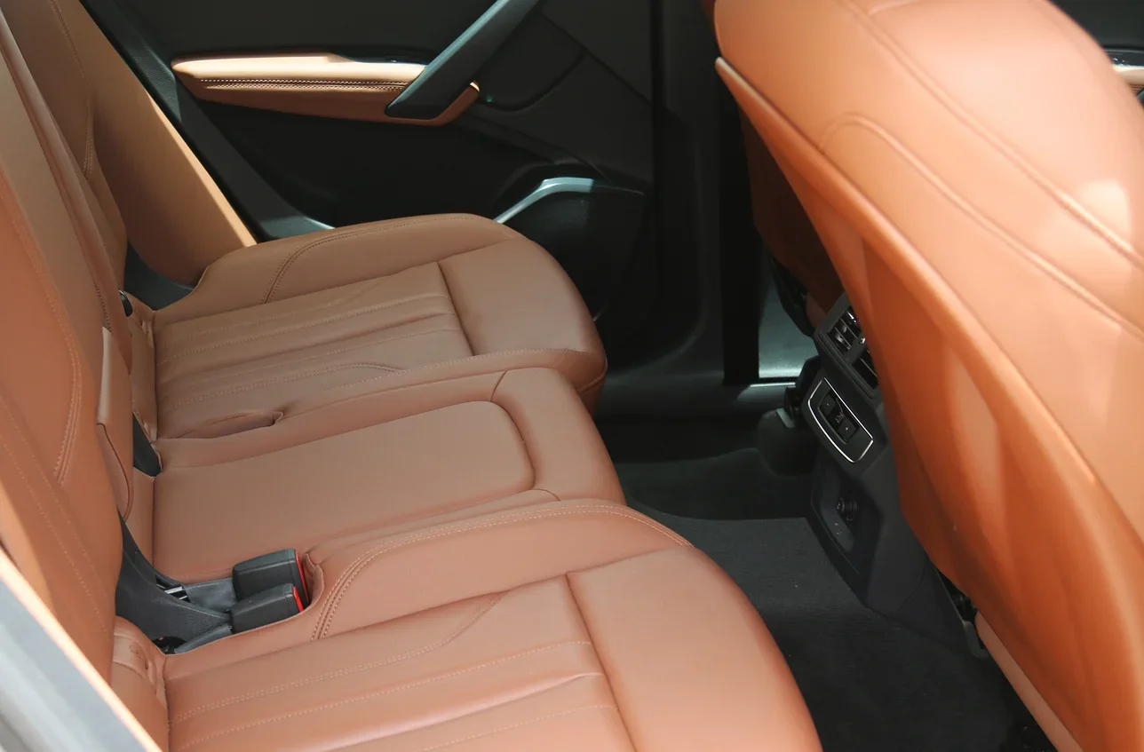 اودي  كيو 5  4 سلندر  إس يو في 4 في 4  أسود  2025