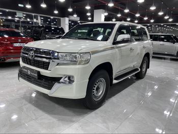 Toyota  Land Cruiser  VXR  2008  Automatic  222,000 Km  8 Cylinder  Four Wheel Drive (4WD)  SUV  White