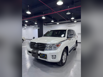 Toyota  Land Cruiser  GXR  2014  Automatic  451,000 Km  8 Cylinder  Four Wheel Drive (4WD)  SUV  White