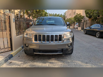 Jeep  Grand Cherokee  Limited  2012  Automatic  172,000 Km  8 Cylinder  Four Wheel Drive (4WD)  SUV  Gray