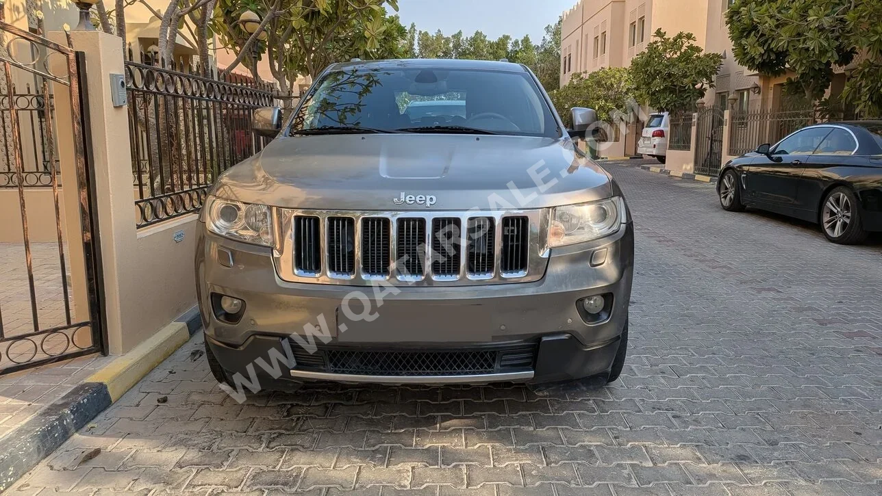 Jeep  Grand Cherokee  Limited  2012  Automatic  172,000 Km  8 Cylinder  Four Wheel Drive (4WD)  SUV  Gray