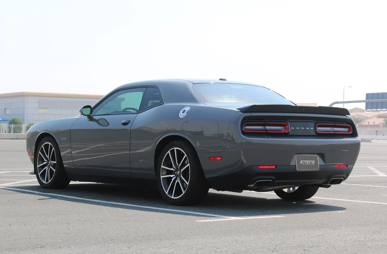 دودج  تشالنجر  8 سلندر  سبورت \ كوبيه  رمادي  2023