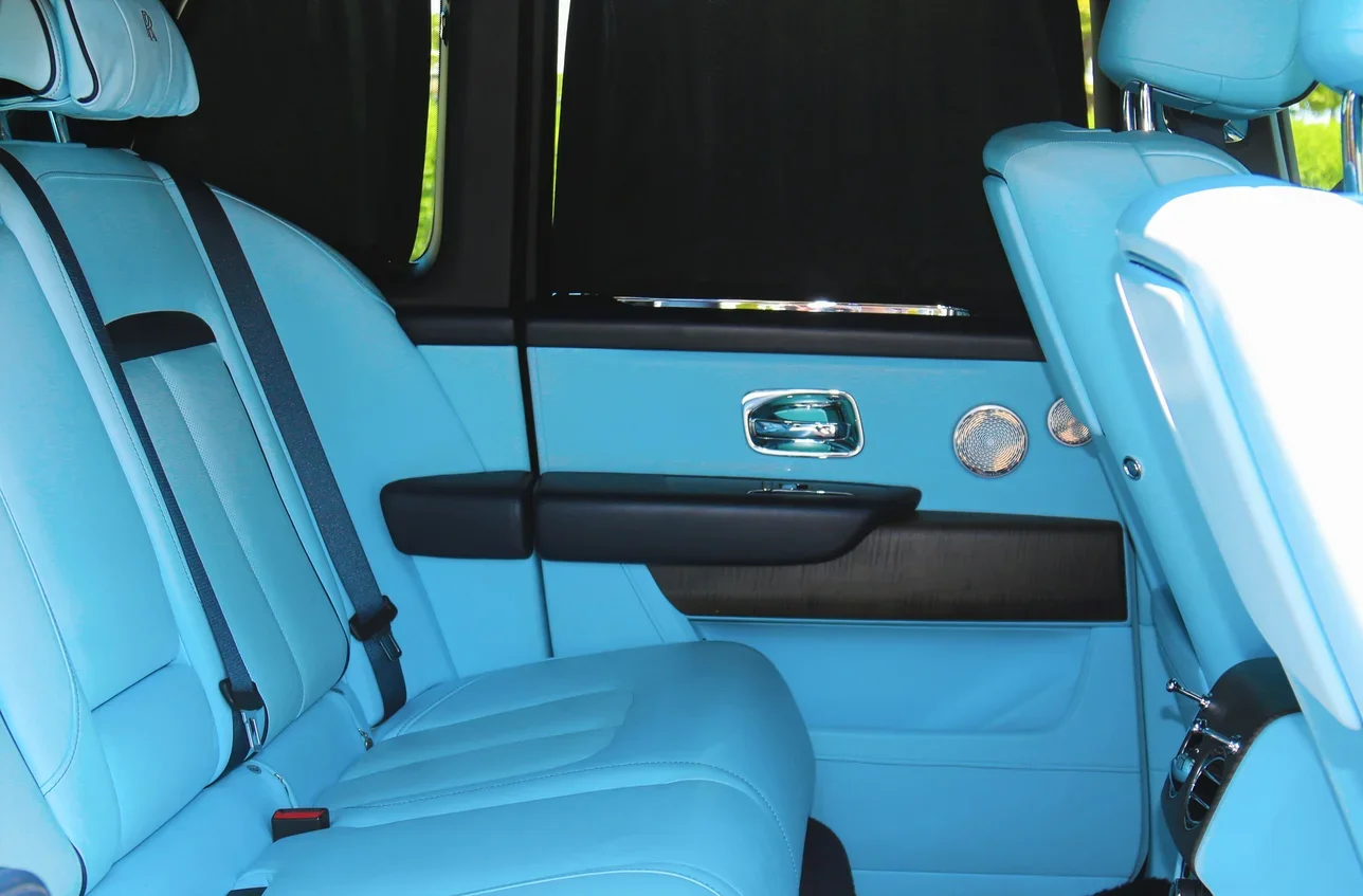 Rolls-Royce  Cullinan  12 Cylinder  SUV 4x4  Dark Blue  2020