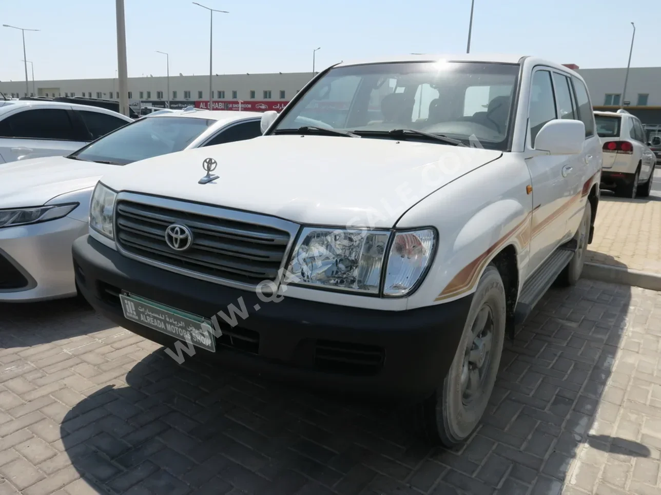 تويوتا  لاند كروزر  جي اكس  2005  عادي  650,000 كم  6 سلندر  دفع رباعي  اس يو في  أبيض
