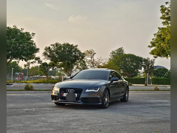 اودي  أي 7  50 TFSI quattro  2015  اوتوماتيك  120,000 كم  4 سلندر  دفع خلفي  سيدان  رمادي