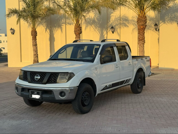 نيسان  نافارا  أس اي  2015  عادي  175,000 كم  4 سلندر  دفع خلفي  بيكب  أبيض