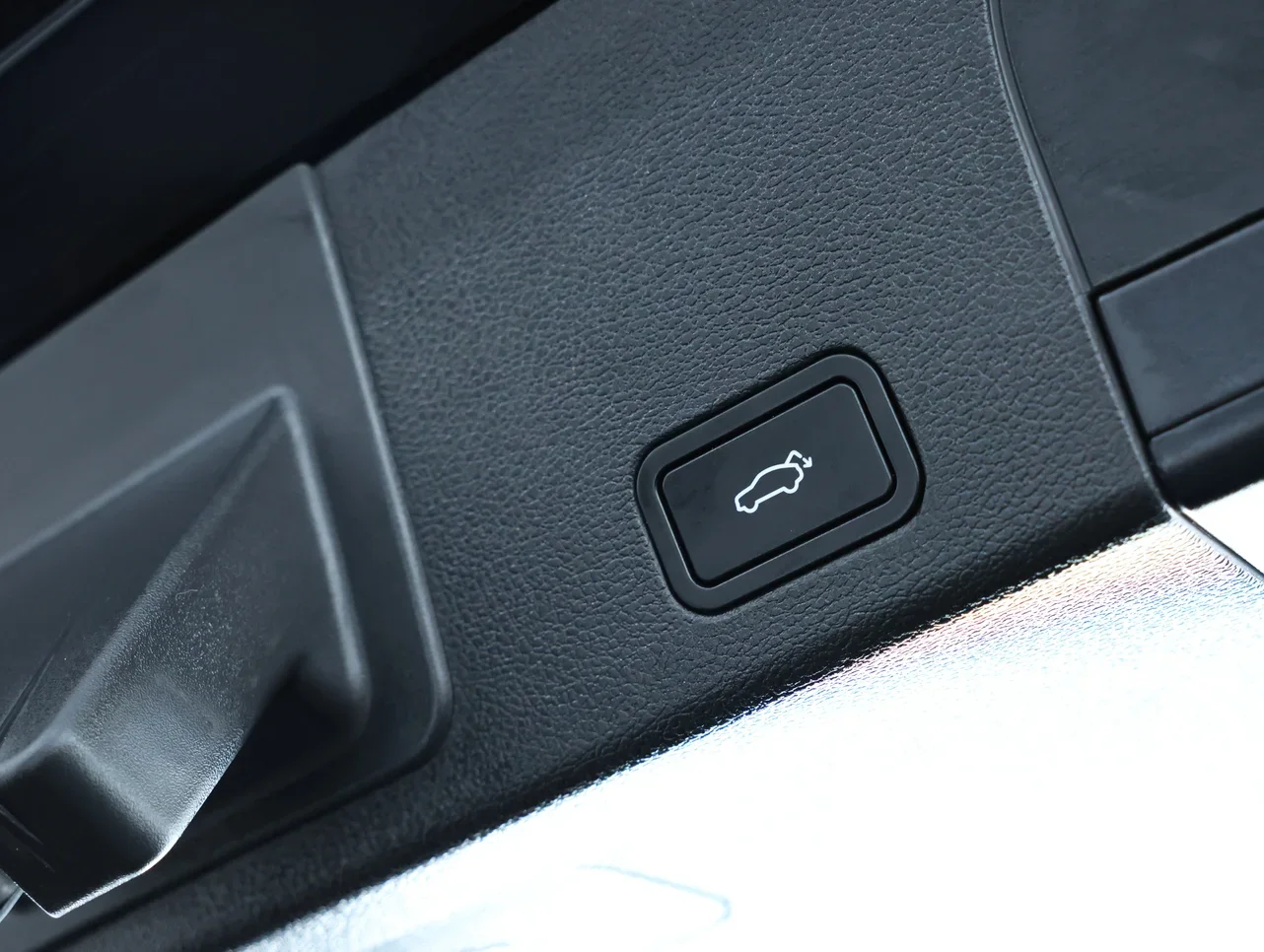 جيلي  توجيلا  جي اف +  2023  اوتوماتيك  69,000 كم  4 سلندر  دفع رباعي  اس يو في  أسود  تحت الضمان