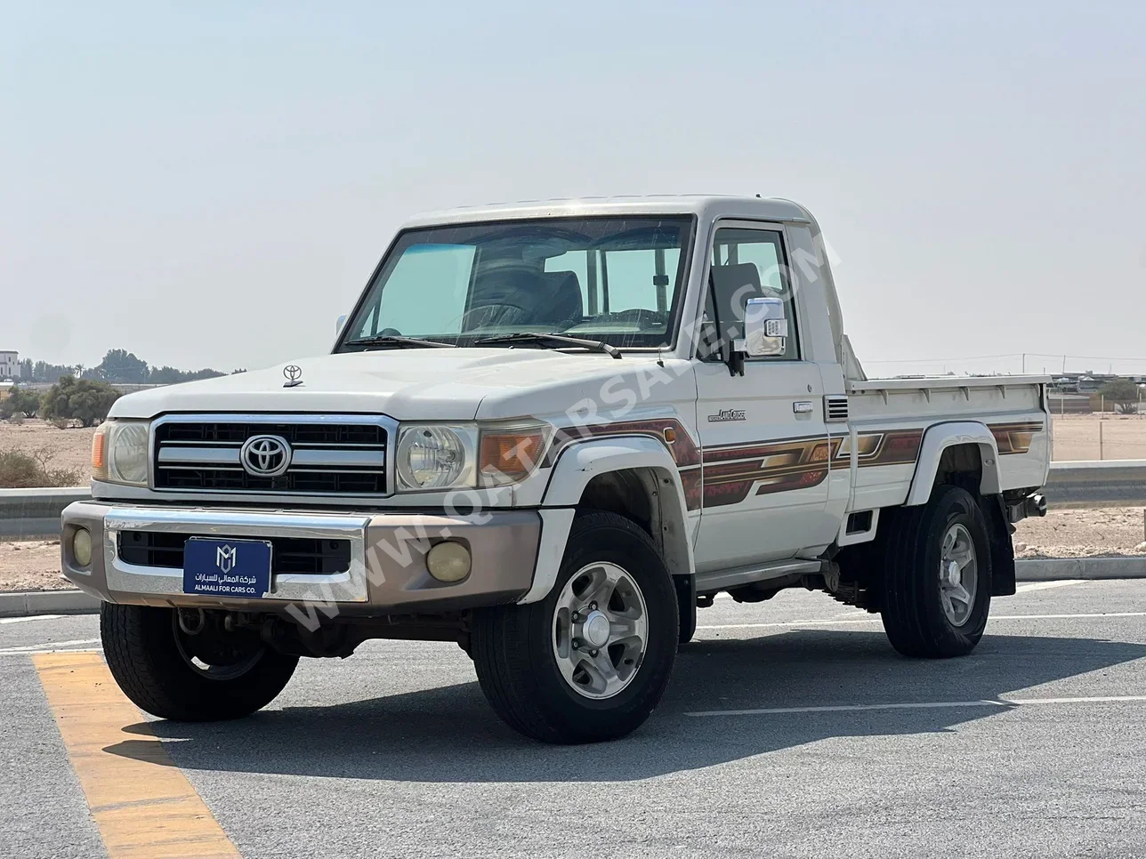 Toyota  Land Cruiser  LX  2014  Manual  315,000 Km  6 Cylinder  Four Wheel Drive (4WD)  Pick Up  White