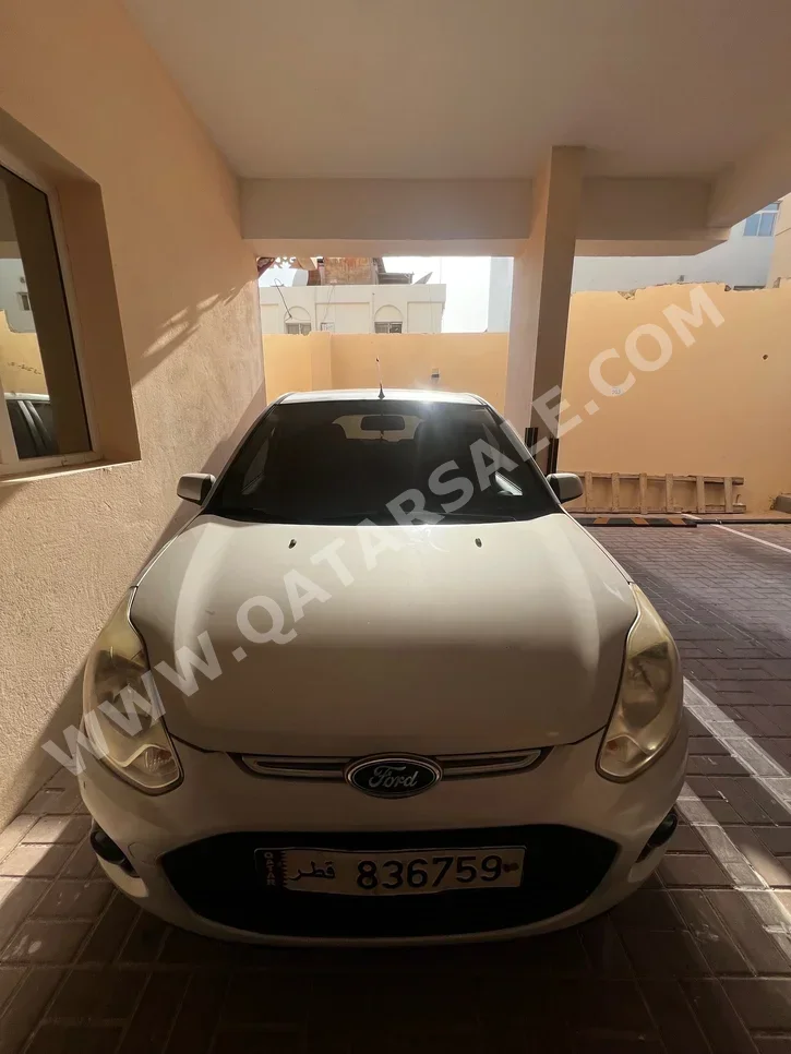 فورد  فيجو  2014  اوتوماتيك  113,500 كم  4 سلندر  سحب امامي  اس يو في  فضي