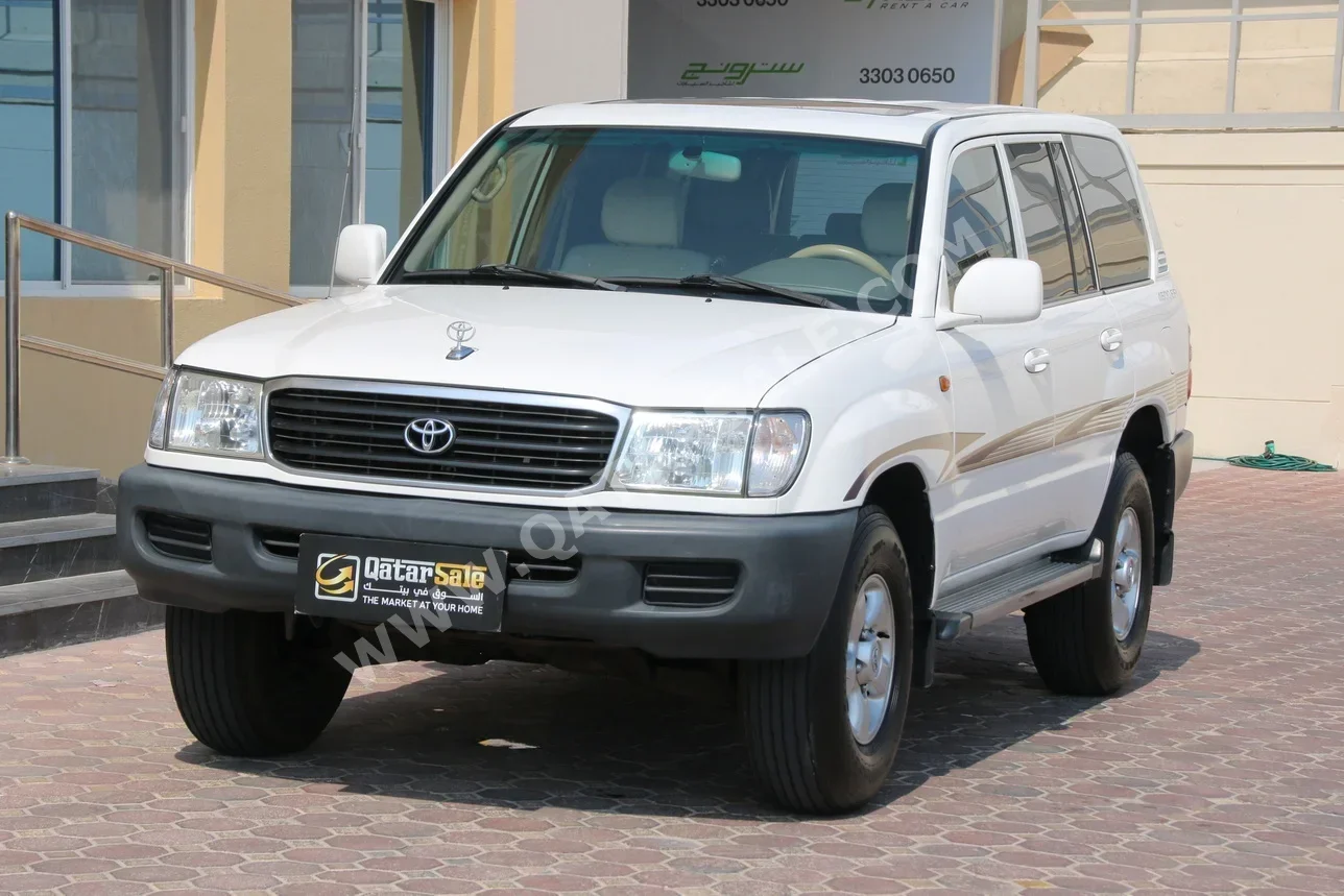 Toyota  Land Cruiser  GXR  2002  Manual  650,000 Km  6 Cylinder  Four Wheel Drive (4WD)  SUV  White