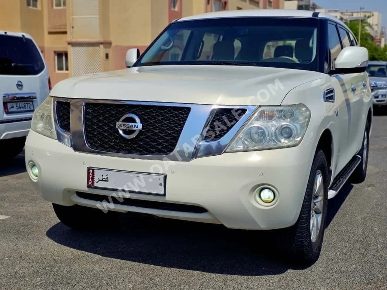 نيسان  باترول  اس اي  2013  اوتوماتيك  165,000 كم  8 سلندر  دفع رباعي  اس يو في  أبيض