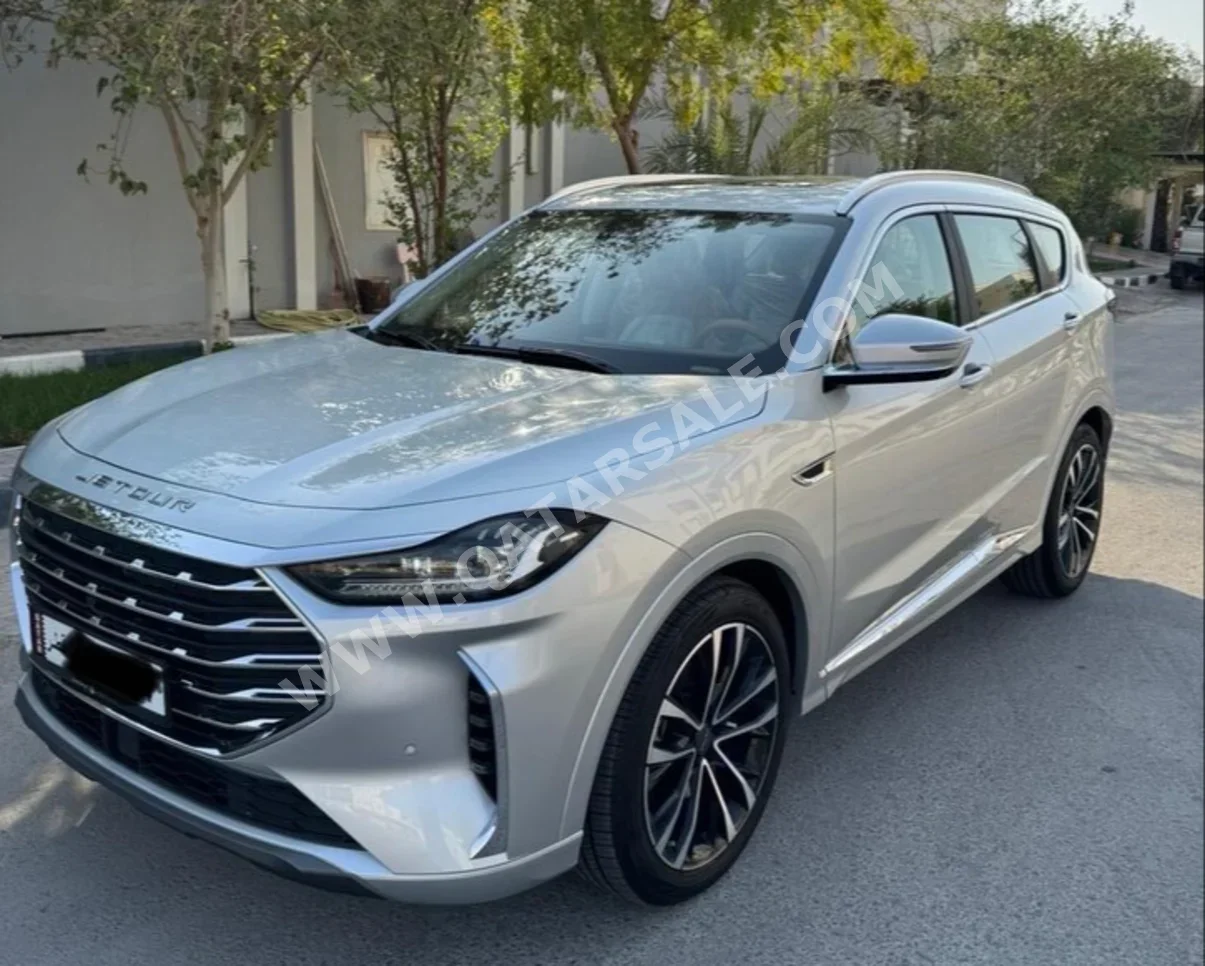 Jetour  X70  Plus Luxury  2025  Automatic  76 Km  4 Cylinder  Four Wheel Drive (4WD)  SUV  Silver  With Warranty