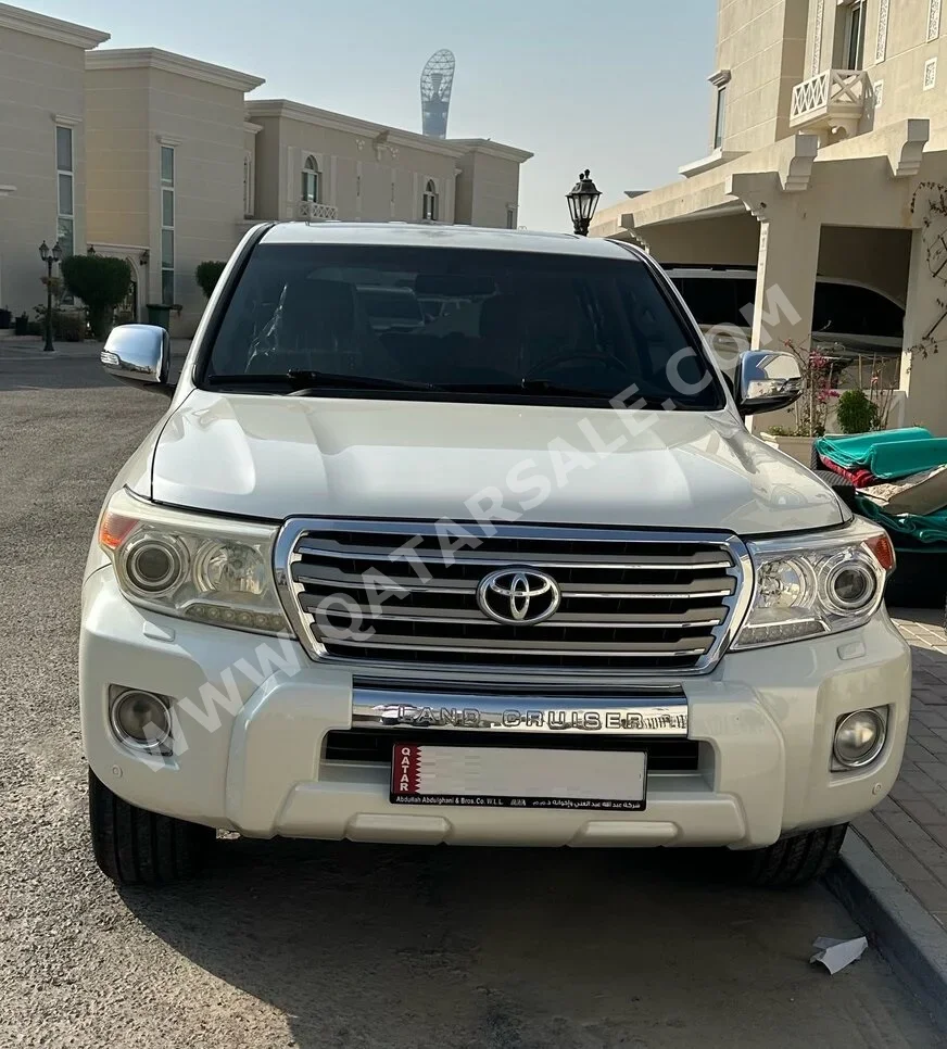 Toyota  Land Cruiser  VXR  2012  Automatic  248,000 Km  8 Cylinder  Four Wheel Drive (4WD)  SUV  White