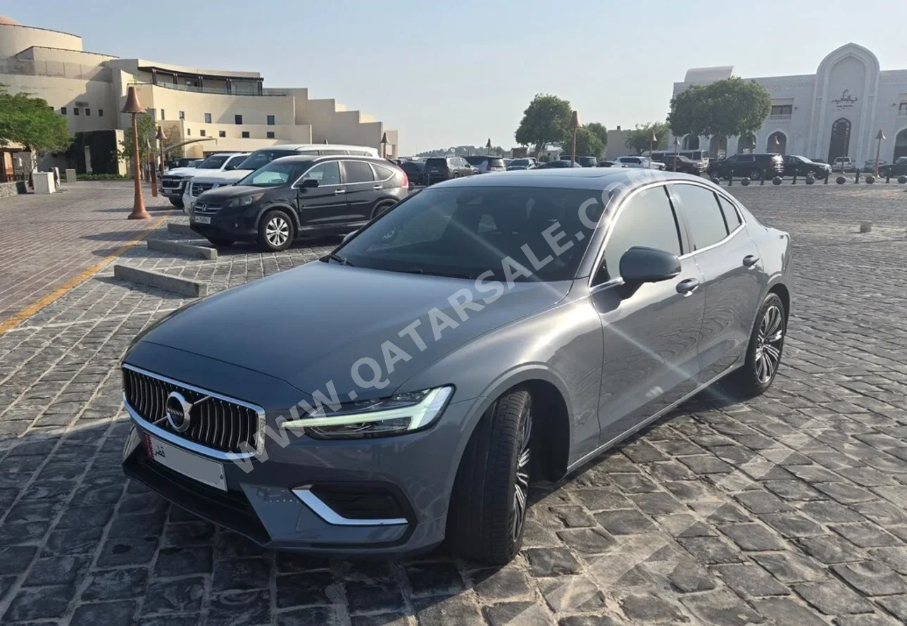 فولفو  اس  60 Turbo  2022  اوتوماتيك  45,500 كم  4 سلندر  سحب امامي  سيدان  ازرق  تحت الضمان