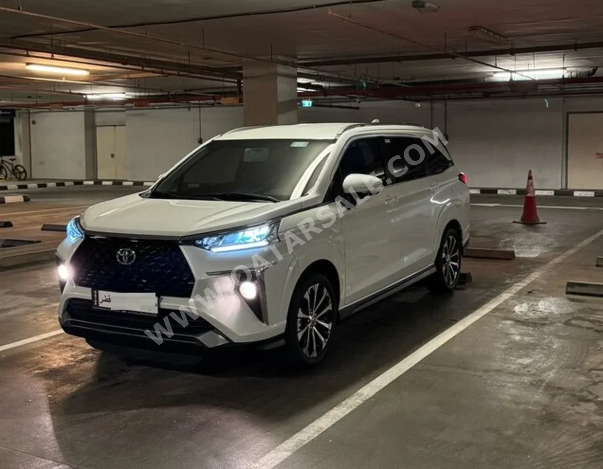 Toyota  Veloz  2024  Automatic  18,000 Km  4 Cylinder  All Wheel Drive (AWD)  SUV  White  With Warranty