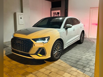 Audi  Q3  40 TFSI Quattro  2022  Automatic  32,000 Km  4 Cylinder  All Wheel Drive (AWD)  SUV  White  With Warranty