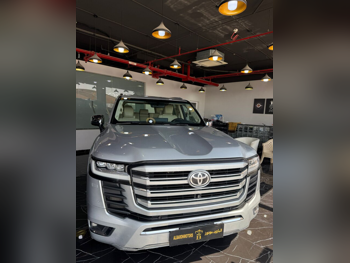 Toyota  Land Cruiser  VX  2022  Automatic  149,000 Km  6 Cylinder  Four Wheel Drive (4WD)  SUV  Silver