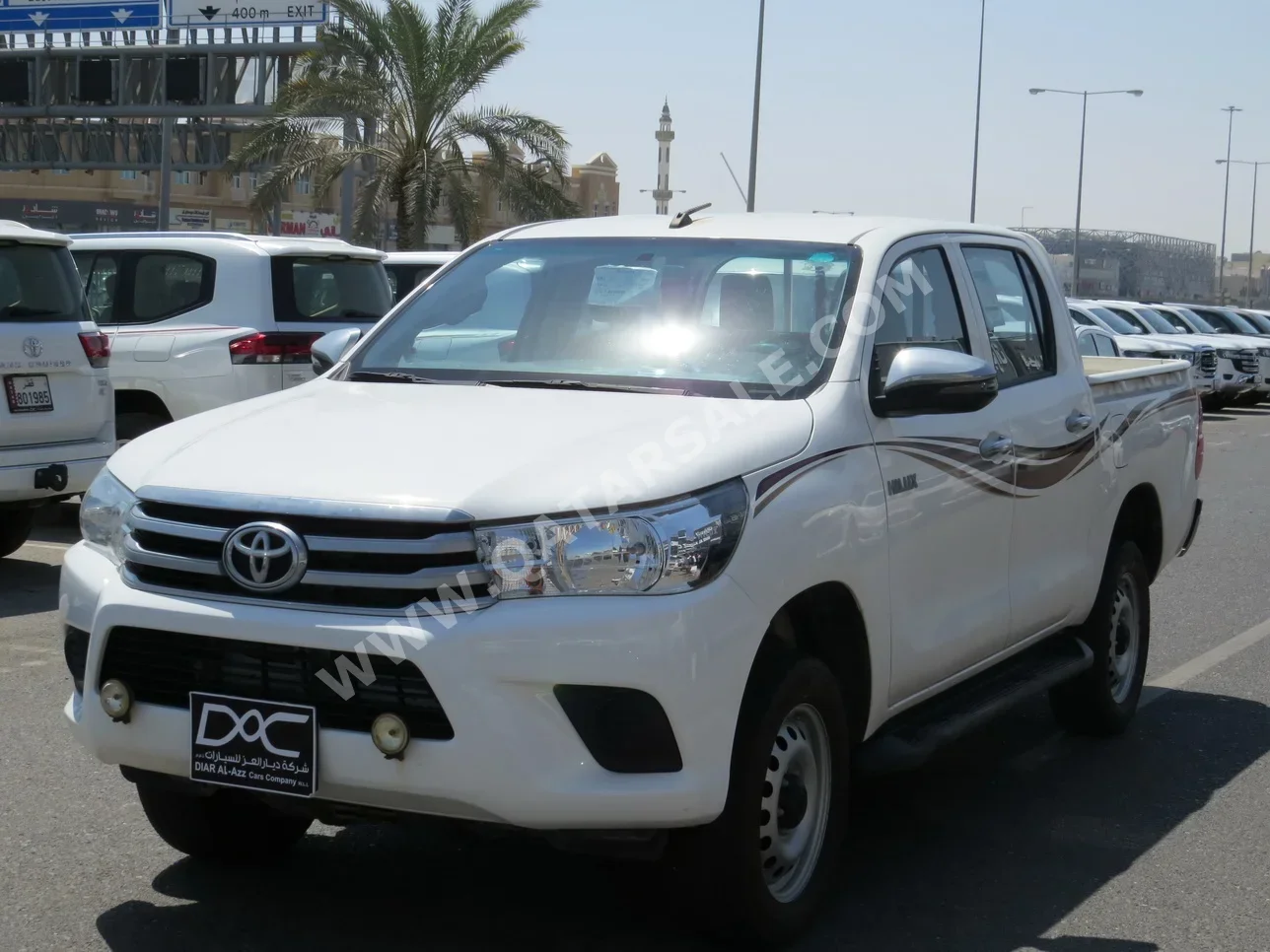 Toyota  Hilux  2019  Automatic  16,000 Km  4 Cylinder  Four Wheel Drive (4WD)  Pick Up  White