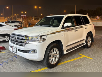 تويوتا لاند كروزر في اكس ار 2018 اوتوماتيك 225,000 كم 8 سلندر دفع رباعي اس يو في أبيض