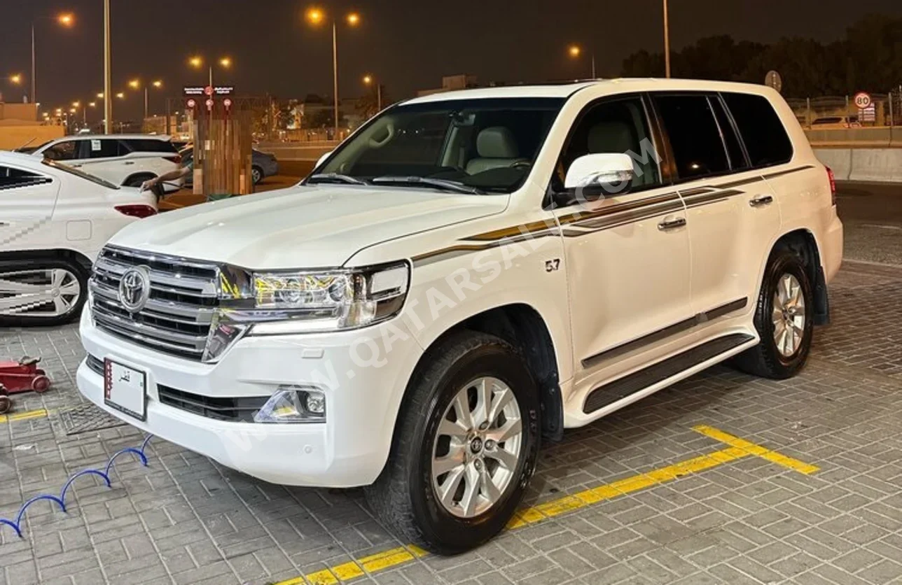 Toyota  Land Cruiser  VXR  2018  Automatic  221,500 Km  8 Cylinder  Four Wheel Drive (4WD)  SUV  White