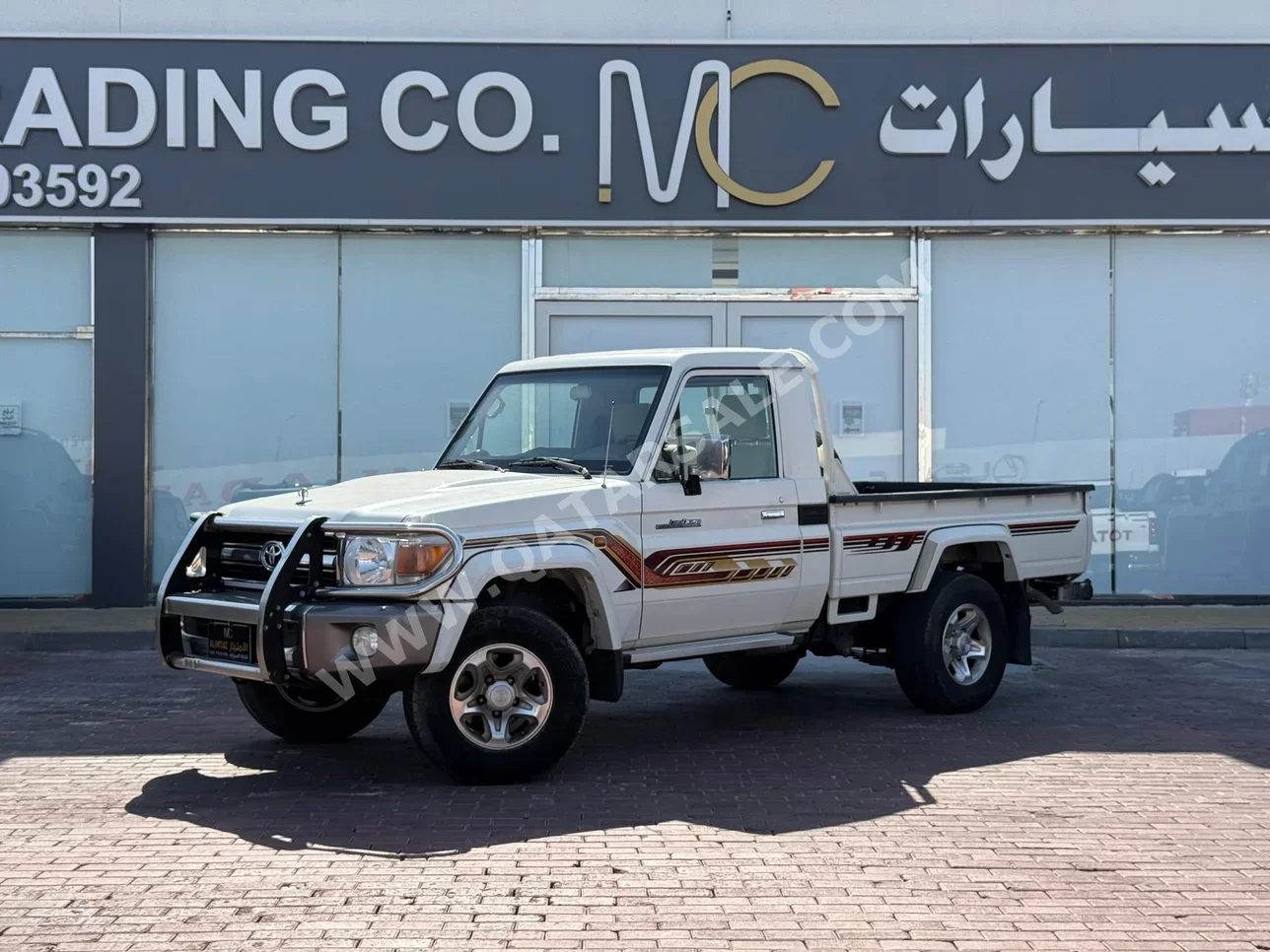تويوتا  لاند كروزر  ال اكس  2020  عادي  135,000 كم  6 سلندر  دفع رباعي  بيكب  أبيض