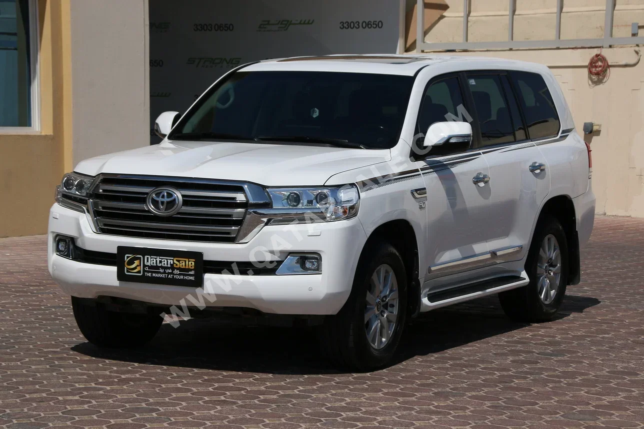 Toyota  Land Cruiser  VXR  2021  Automatic  190,000 Km  8 Cylinder  Four Wheel Drive (4WD)  SUV  White