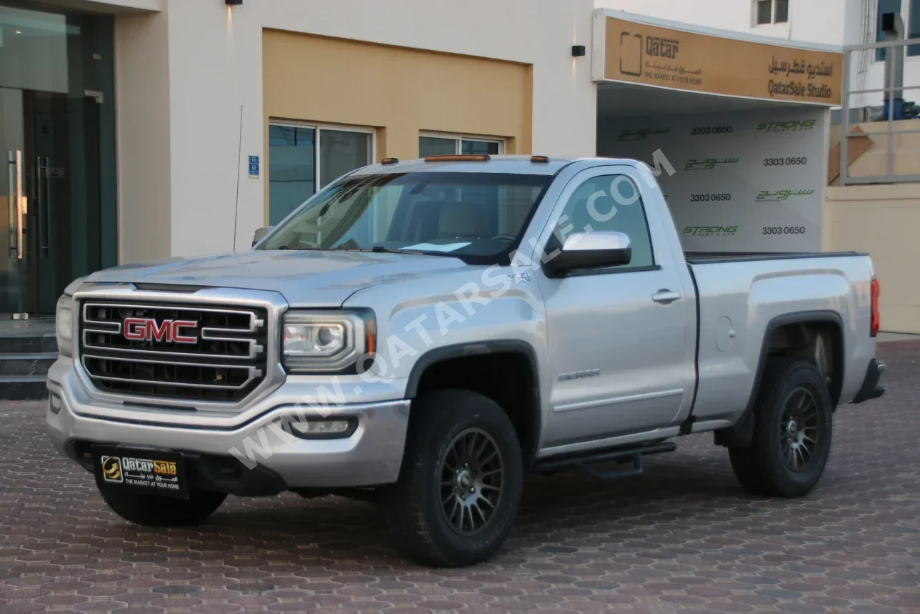 GMC  Sierra  2016  Automatic  247,000 Km  8 Cylinder  Four Wheel Drive (4WD)  Pick Up  Silver